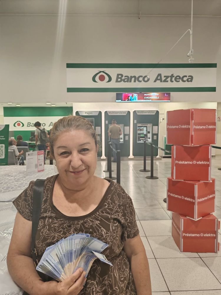 Clienta con su dinero